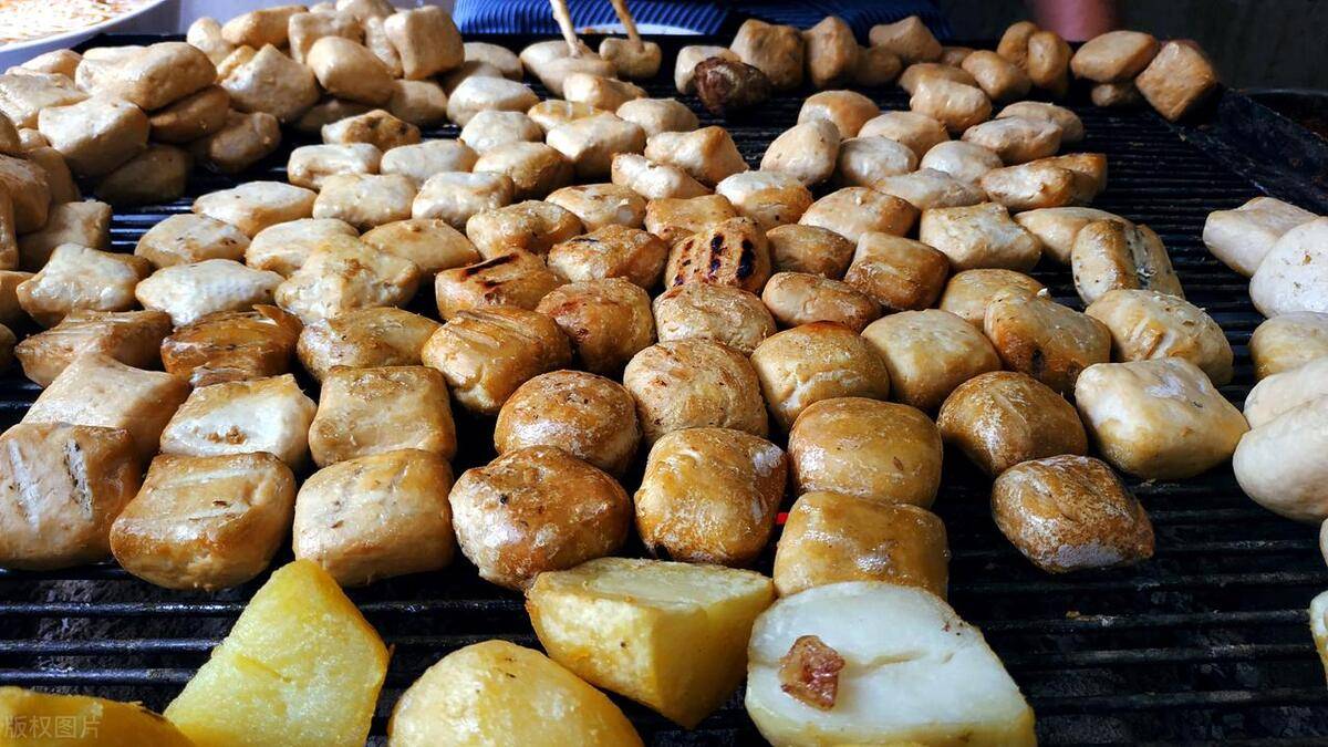 建水烧烤建水烧烤是云南烧烤中重要的派系,胜在出色的调味,食材没有