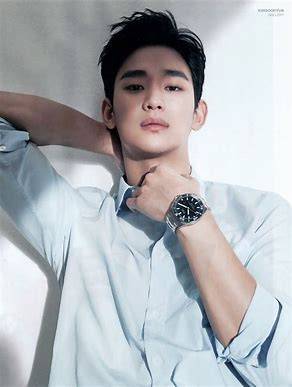 2021年,金秀贤斥资44亿韩元购入了一栋大楼,并计划将其作为自己的经纪