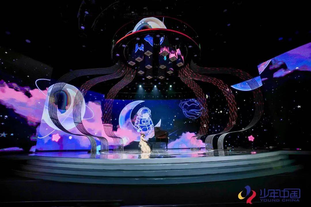 携手小主持鲁沛琳,宇泽啸,黄婧雯,严子俊,缪楒予,黄玺嘉,管雯雯正式拉