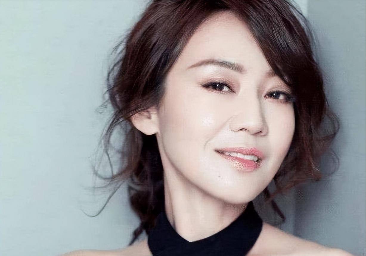 承认打针的闫妮卸妆如毁容,整容痕迹特明显,又土又胖变回原样_身材