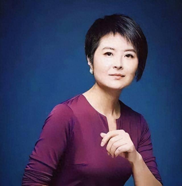 央视著名主持人张泉灵:嫁大18岁丈夫,最红时辞职,如今怎样了?