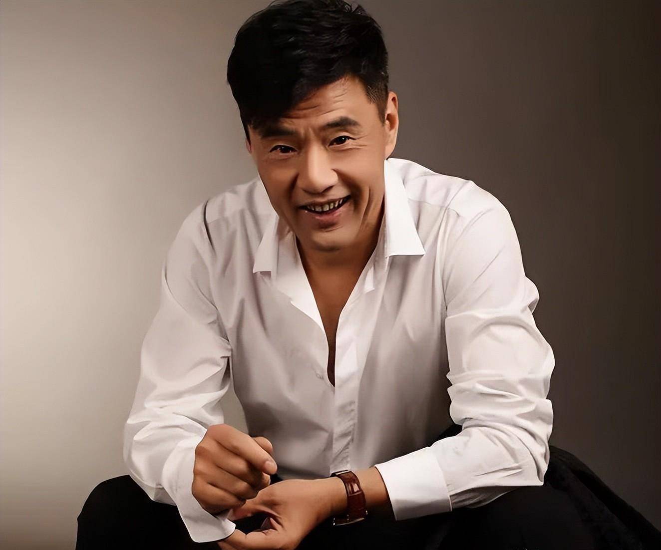 于荣光:我戴着墨镜,在天台和李连杰过了5招,他的功夫很厉害_周润发