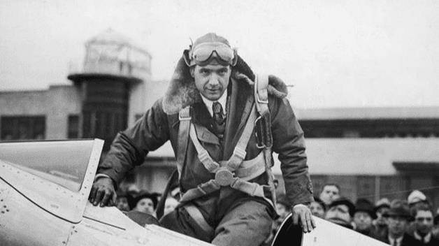 "败家天才"霍华德:挥霍20年却成世界首富,玩什么都能破纪录_电影_成为