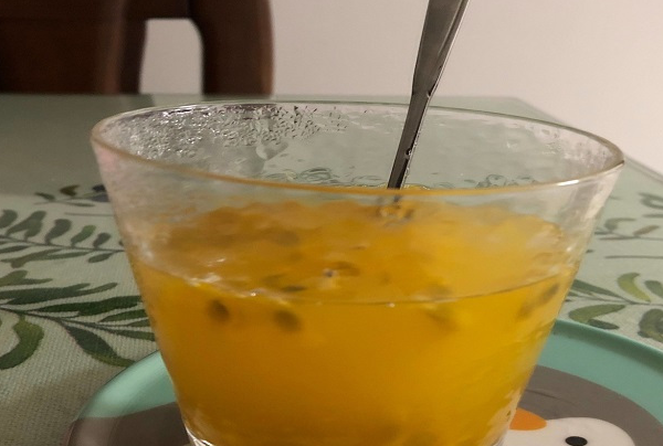 百香果泡水喝要"讲究",这样泡营养才不会流失,要注意_水果_柠檬_口感