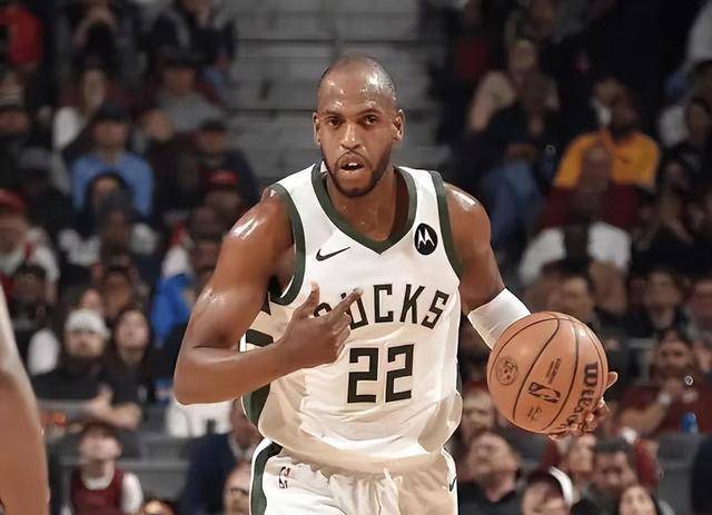 40分惨败米德尔顿低迷,利拉德被完爆,米切尔31 5 7,阿伦两双