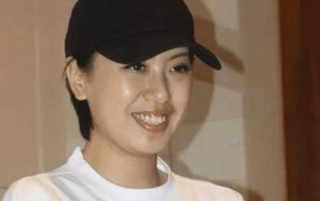 10年前的《让子弹飞》,那个为电影献身的肚兜女孩赵铭,最后怎样_表演