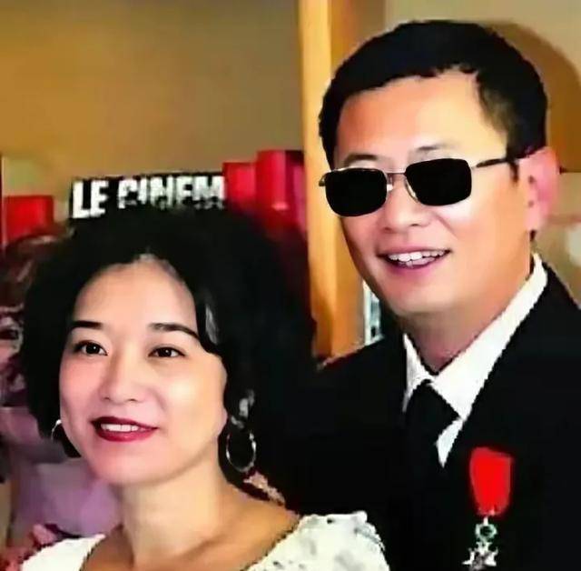 曝王家卫万事求精原因:家境优渥,不用赡养父母,老婆养家_生活_电影