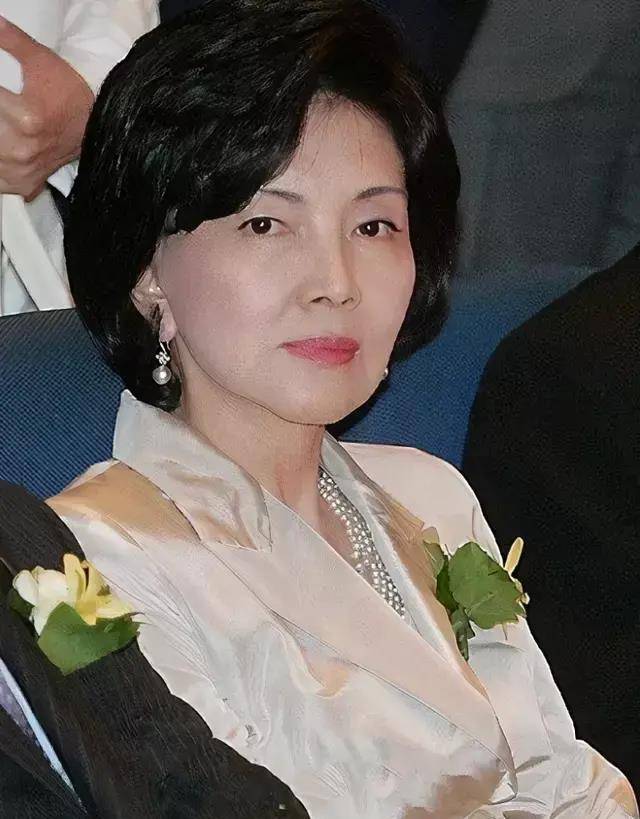 三星皇太后洪罗喜:22岁嫁给李健熙,生3女1子,丈夫死后成女首富_生活