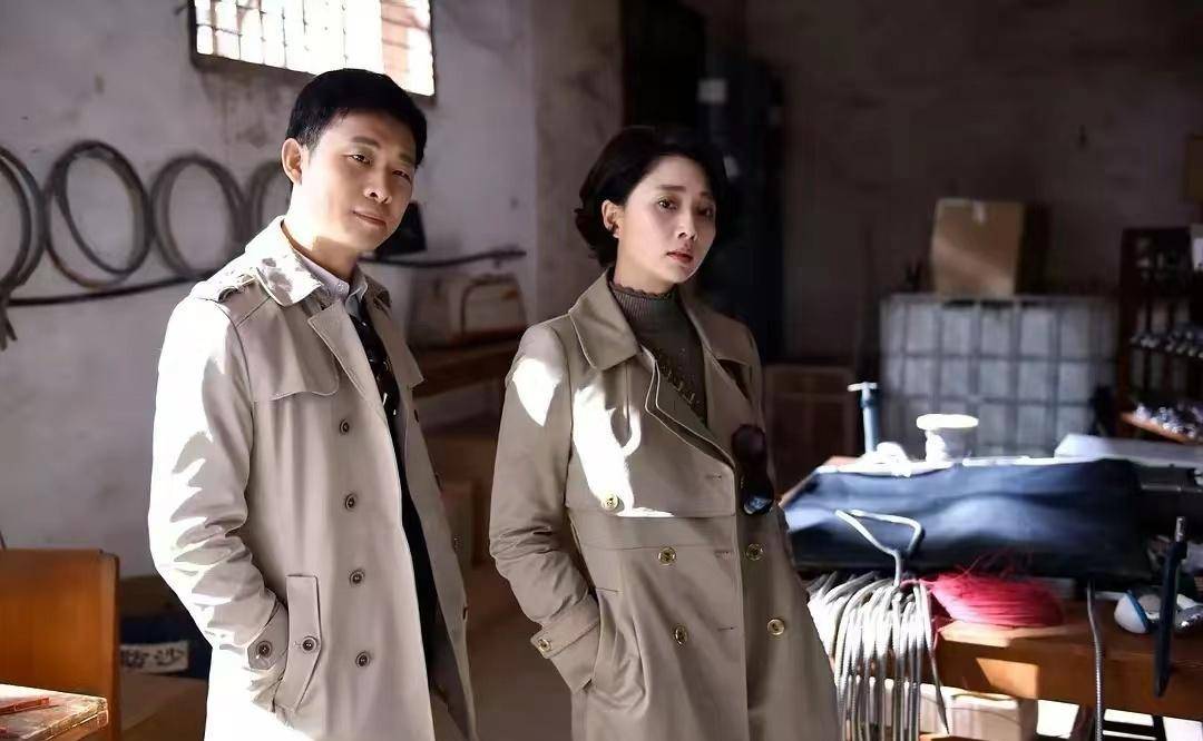 如今殷桃和张译的剧都在热播中,希望大家多多关注演员的作品,也期待