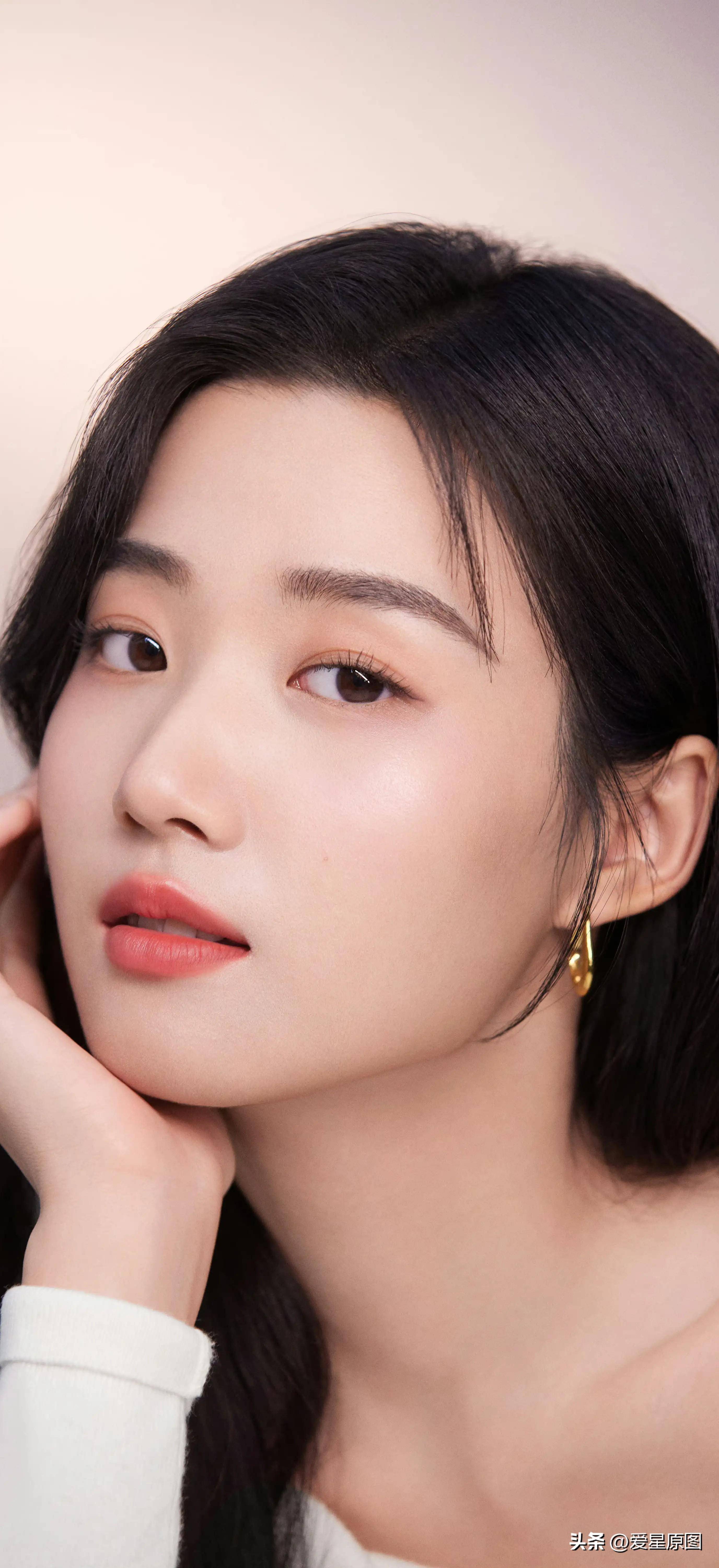 本篇文章作者精心挑选了中国内地新星卢昱晓各个时期