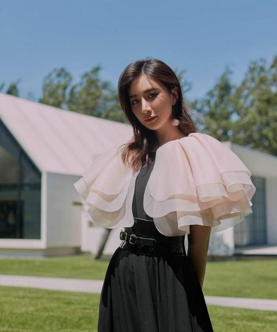 在贾跃亭的帮助下,甘薇拉了几个好姐妹,拍了