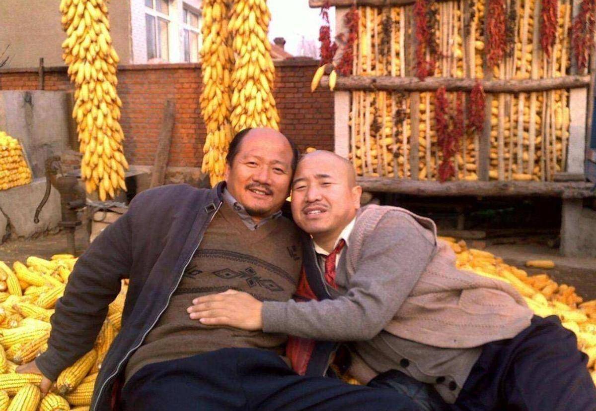 "刘能"王小利:离婚25年,娶小11岁娇妻生一儿一女,前妻成富婆_演出