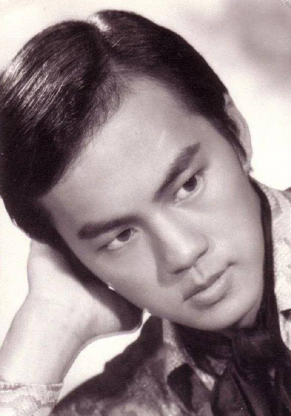 76岁"香港四小龙"狄龙突遭车祸已无忧,忆往昔峥嵘岁月稠!