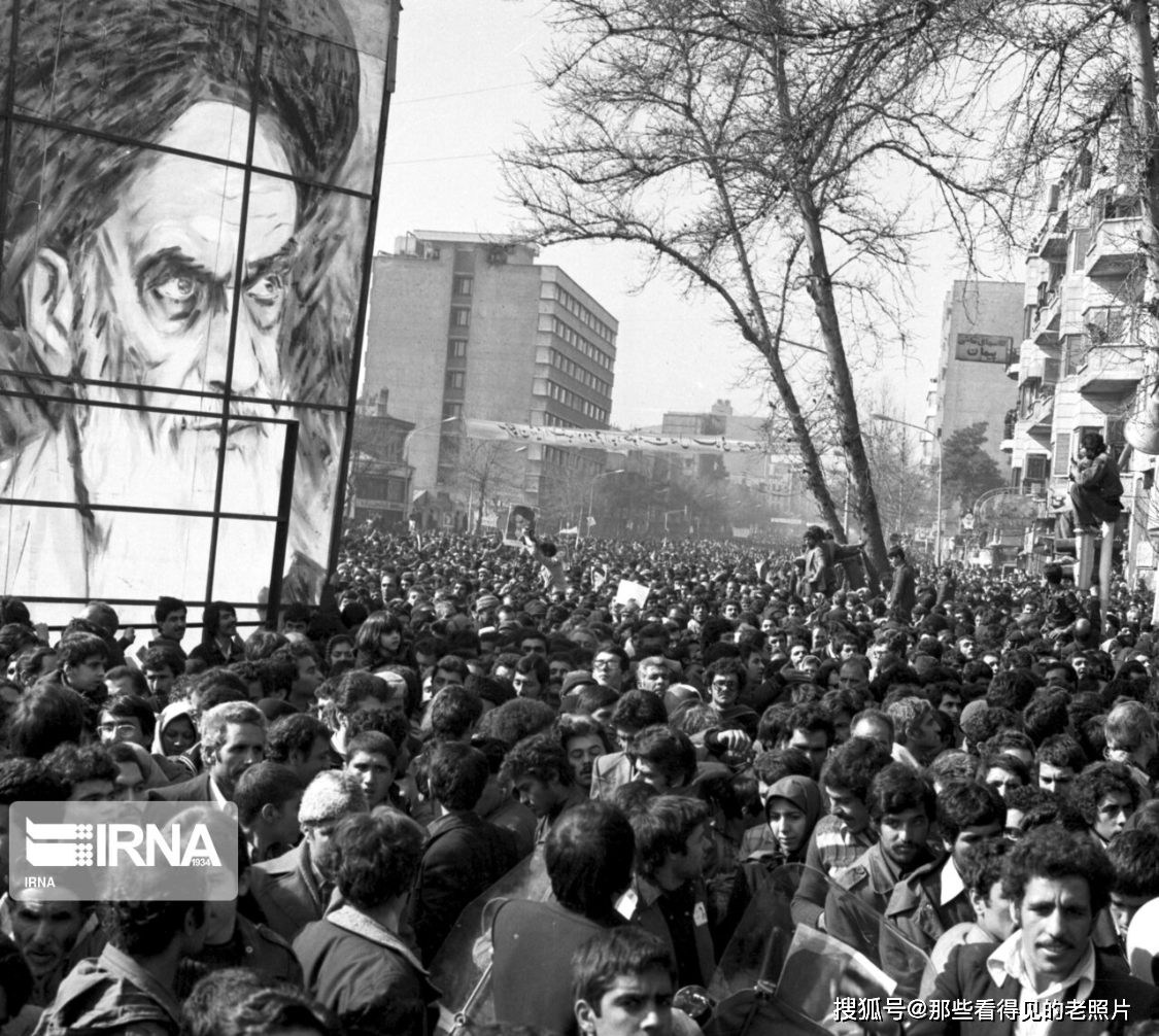 老照片 1979年伊朗人民再次走上街头_巴列维_巴赫蒂亚尔_霍梅尼