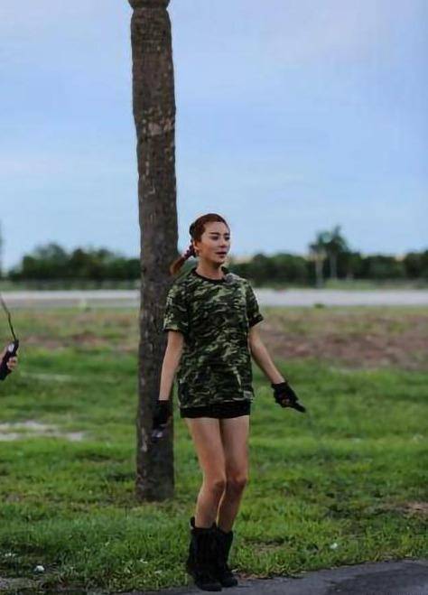 33岁张雨绮大秀马蜂腰,魔鬼般惹火!