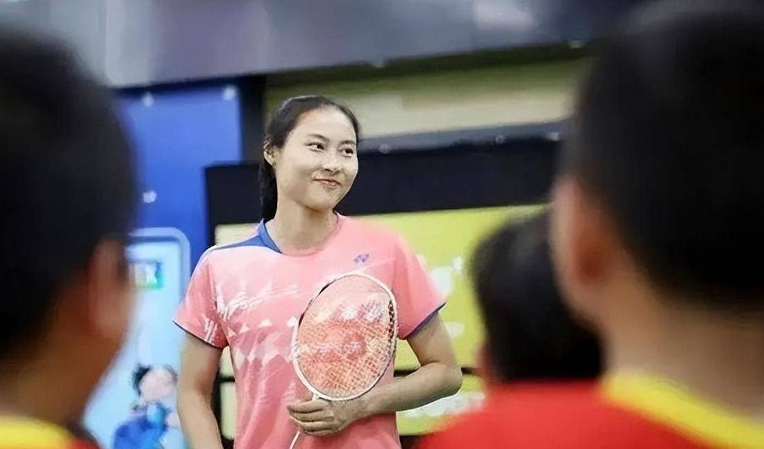 羽坛女神王仪涵:25岁前不谈恋爱,退役后嫁师弟,如今成王老师_羽毛球