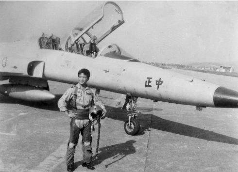 当年驾驶波音飞机回到大陆的台湾飞行员王锡爵,后来过得怎样?