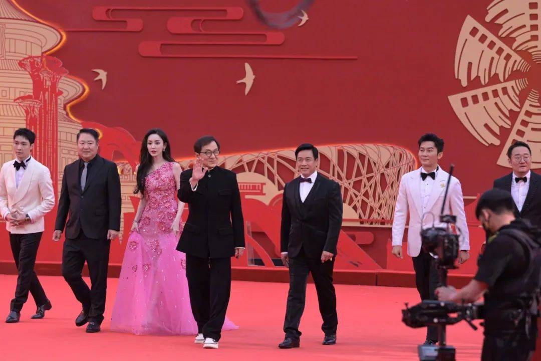 更邀请古力娜扎担任女一号,还有李晨,李治廷,张艺兴等加入