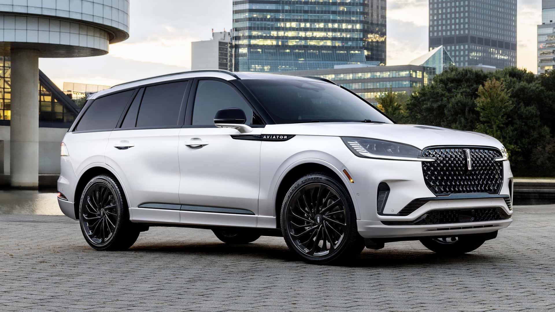 新增黑化套件,取消插混版本,林肯新款飞行家官图发布