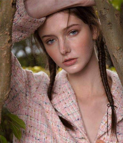 全球最美的精灵少女,因颜值太高常被路人跟踪,家人禁止单独出门