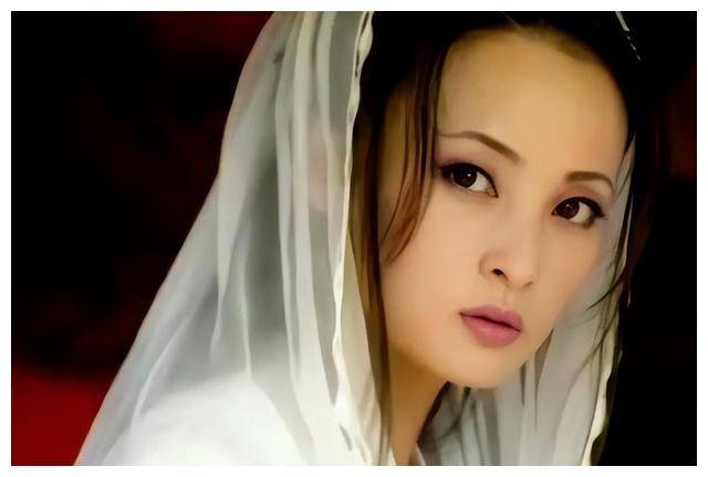 蒋勤勤48岁大放异彩:颜值,肌肤,时尚几样头等加分项!_观众_演技_角色