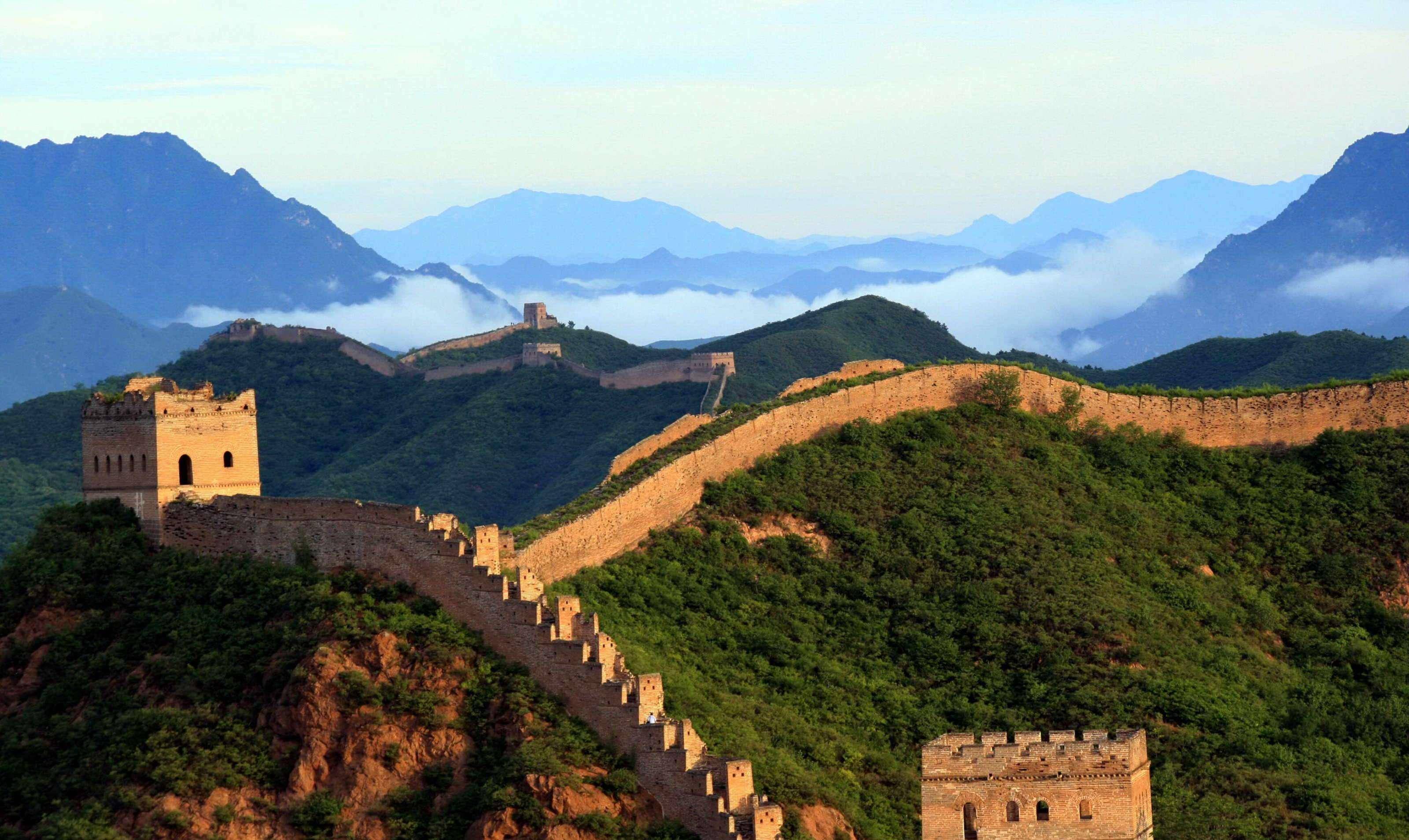 而今天的故事另一个主角则是中国的标志性景点之一——长城.