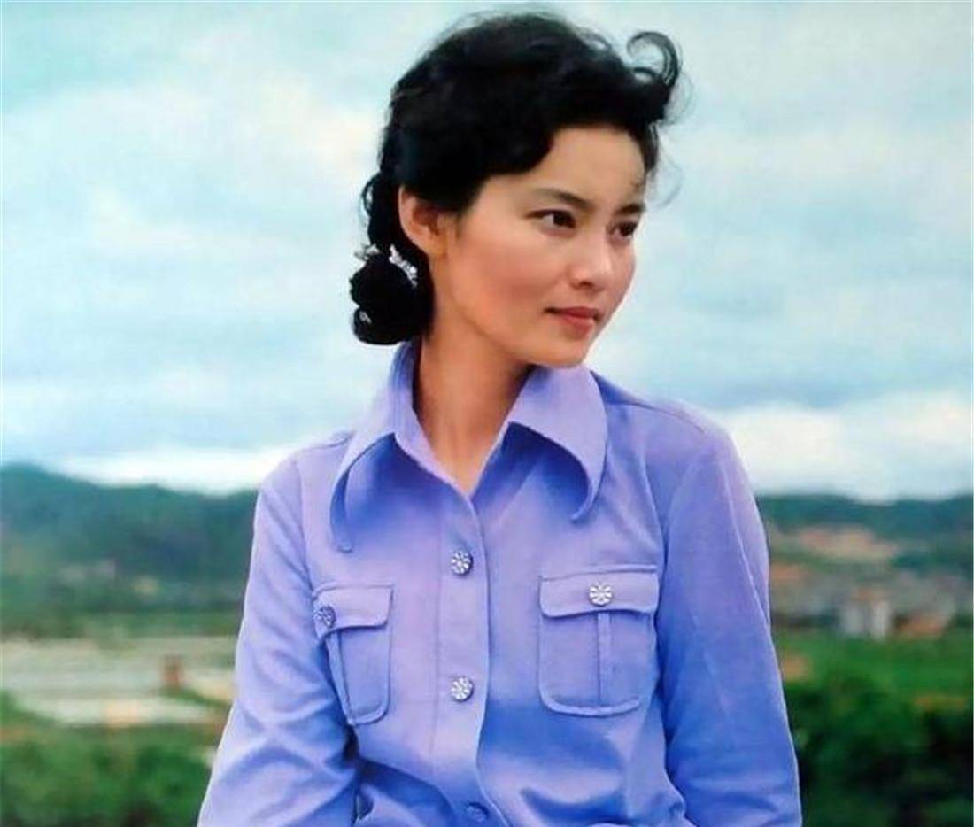 潘虹童年生活很辛苦,虽然已分手30余年,但前夫仍是最重要的人_父亲