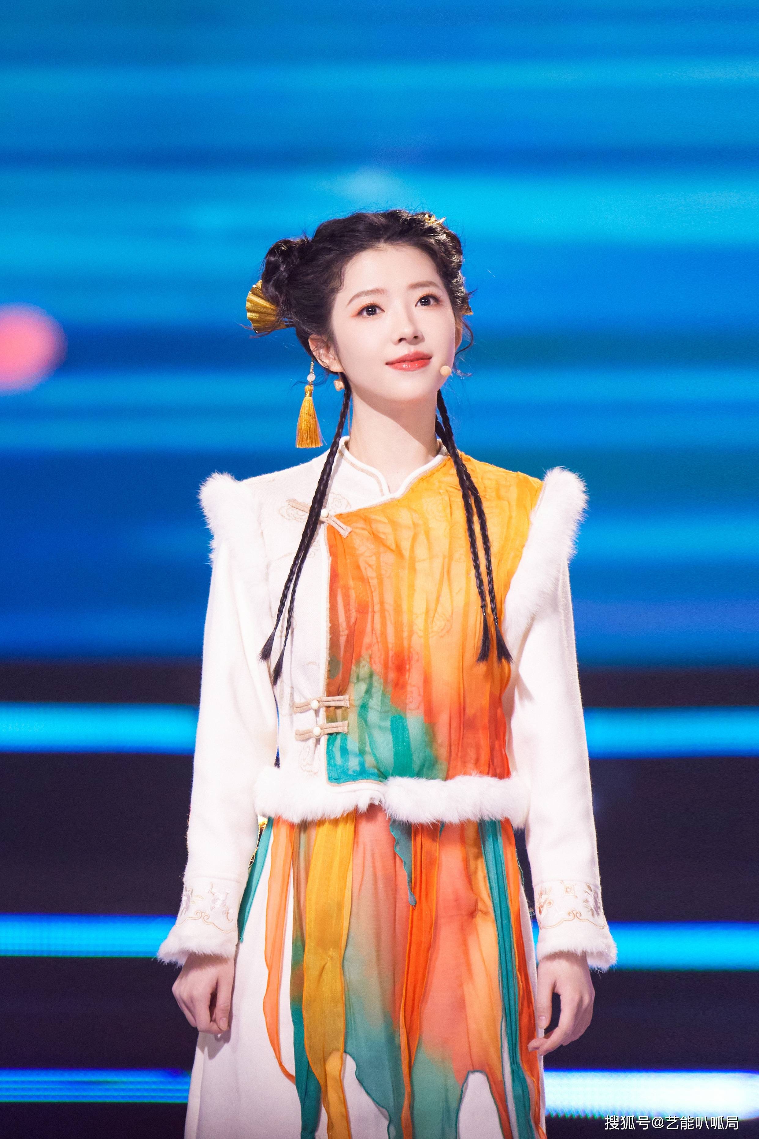 萨顶顶蝴蝶飞飞,白鹿终于开窍了_造型_穿着_礼服