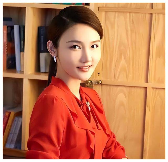 央视主播龙洋男友在雾中迷路,追寻湖南之光