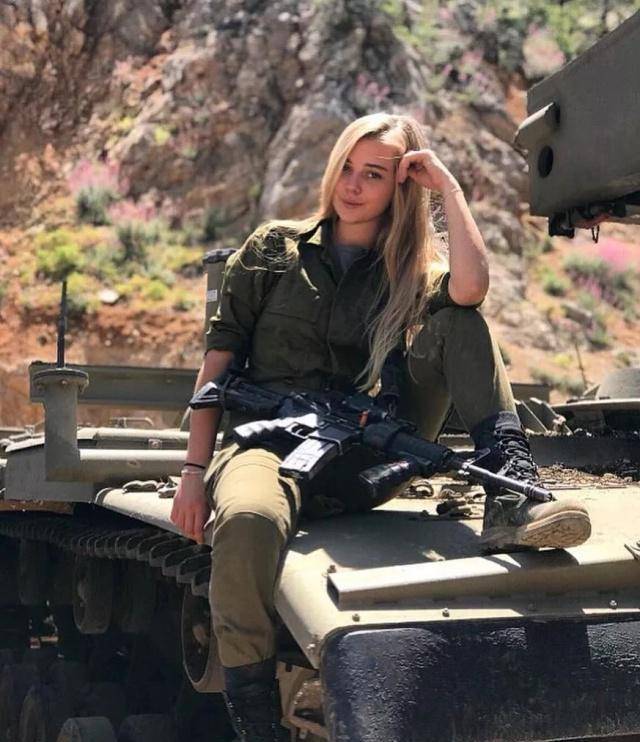 下面就发几张以色列女兵的照片,看看锵锵玫瑰的风采
