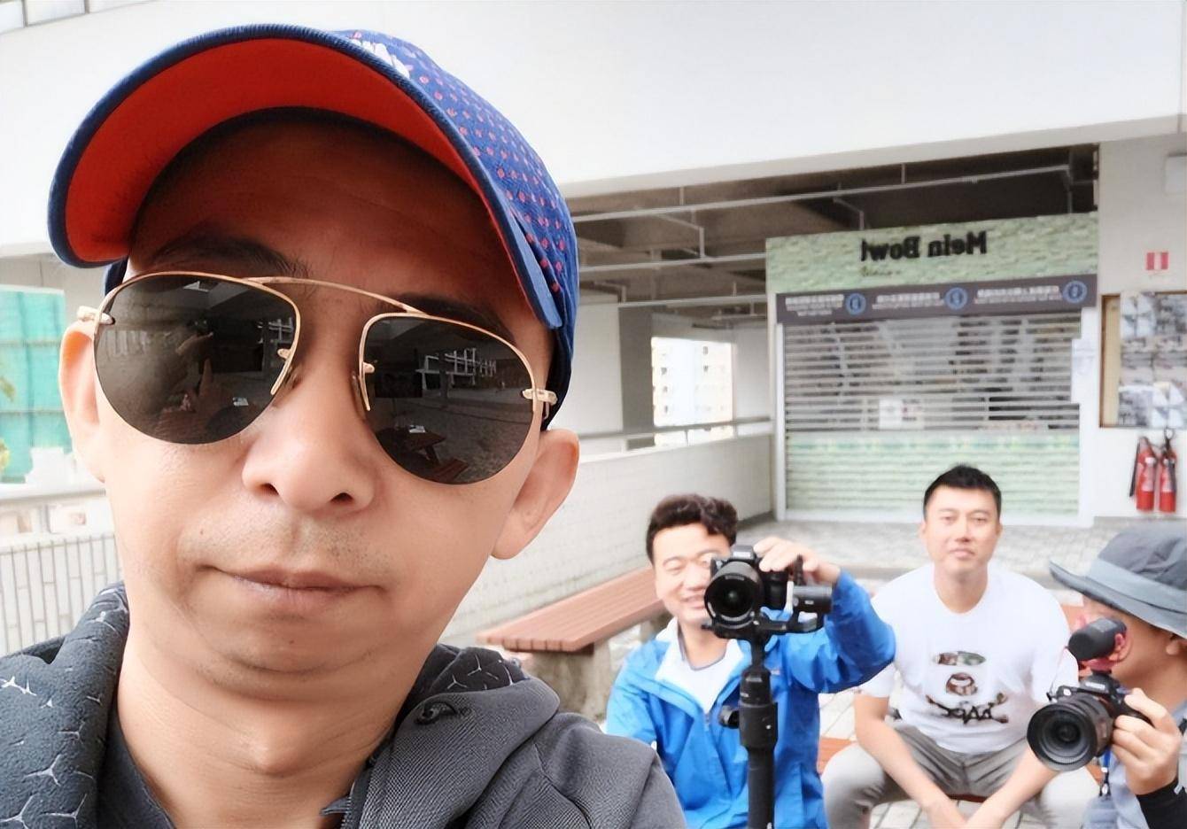 "第一丑星"巨兴茂:娶了美妻,用24年逆袭成导演!你敢信吗