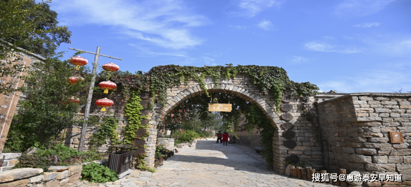 来泰安肥城五埠村,体验山东第一石头村的独特风情_乡村_景区_大门