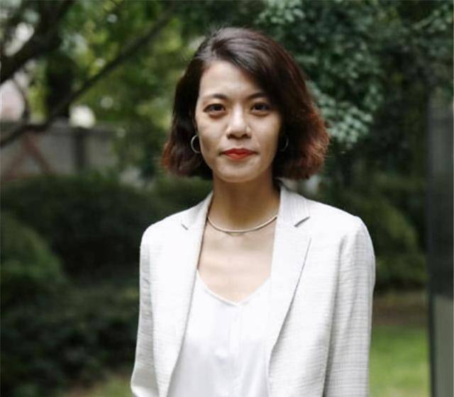 复旦美女教授陈果,从网红到全网嘲,跌下神坛只因在央视读错字_社会