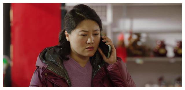 谢大脚由闫学晶饰演,她短发和中性的打扮,加上劲儿十足的性格,给观众