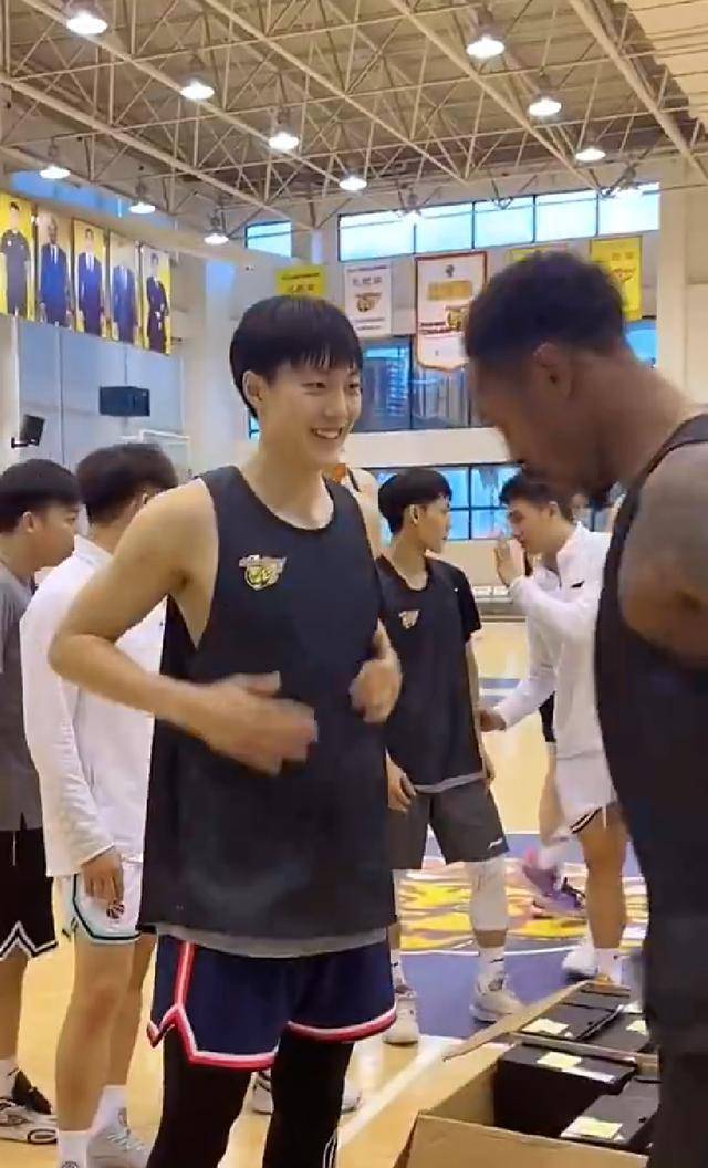 胡明轩_比赛_威姆斯