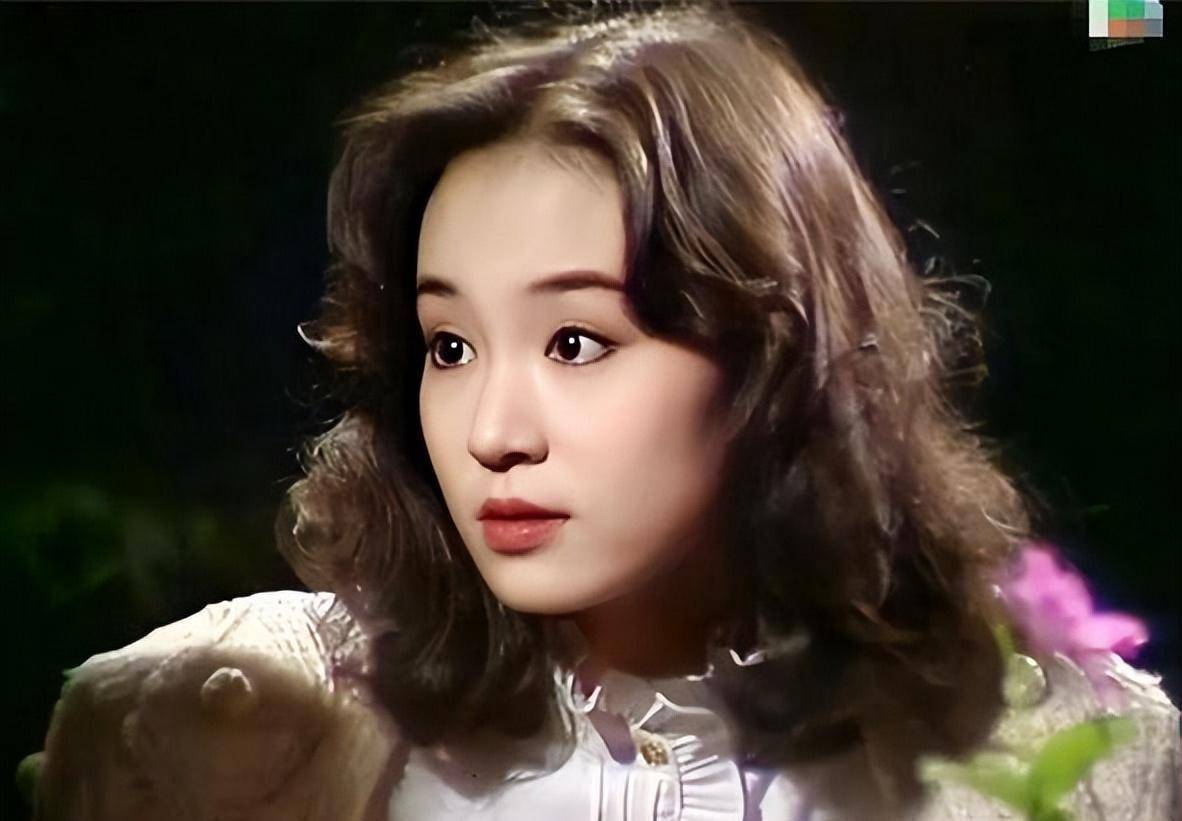 一个借肚上位挤掉倪萍,一个胎死腹中,这5位"琼女郎"