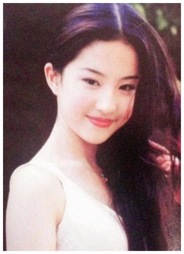 刘亦菲上大学没人追?看到她的学生照后,网友惊呼:这谁敢追!