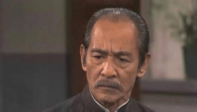 演了45年戏,74岁才靠一个龙套红了,儿女在影视业也大有成就_鲍方_女儿