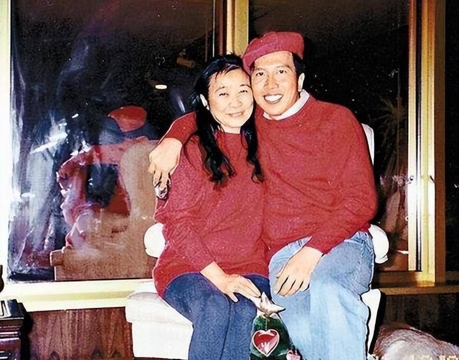 1949年,王德辉一家迁往香港,虽然相隔甚远,但他们保持了频繁的书信