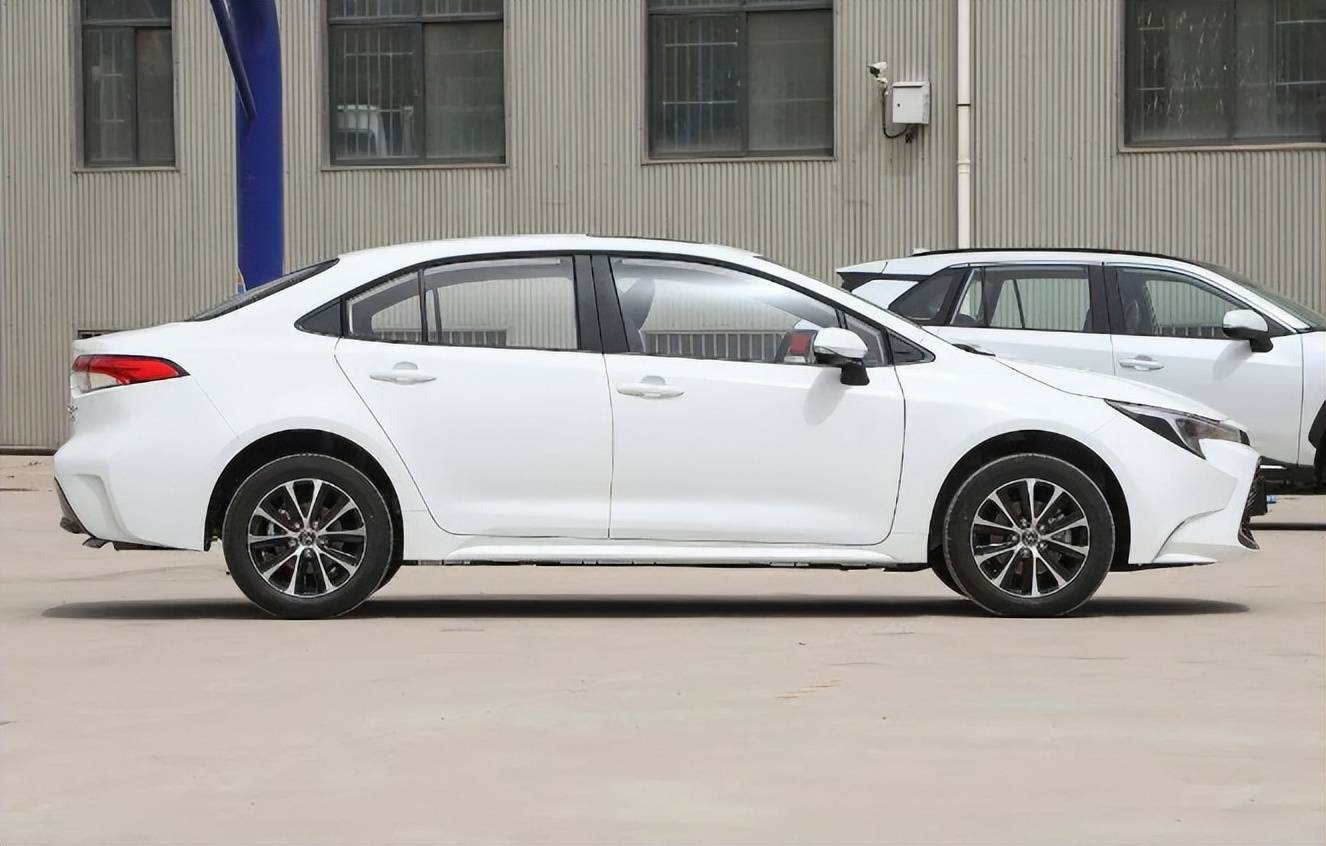 丰田也玩价格战?雷凌降价近4万,仅售7.4万起,比思域还