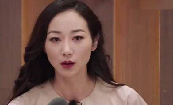 韩雪的爷爷是一个军人,并且得到了很多勋章,所以她家庭教育相对来说