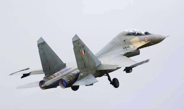 12亿美元买飞机,30亿维修航母,印度是如何被各国割的?