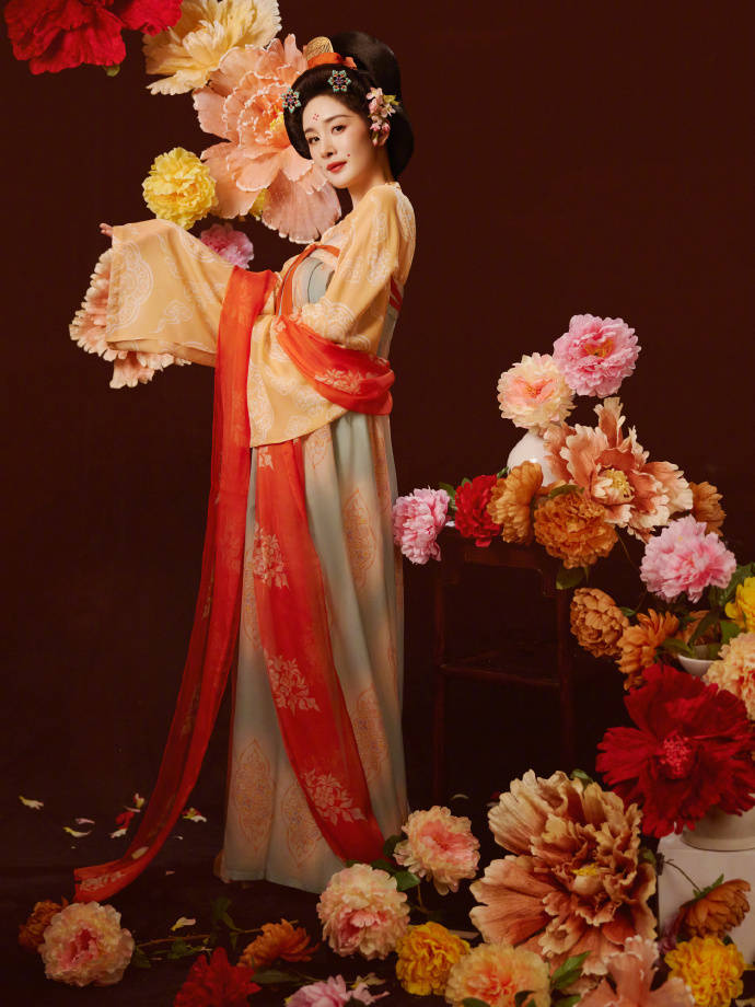 杨幂解锁古风造型超惊艳,网友直呼:从此君王不早朝_服饰_河南_卫视