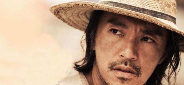 周星驰从影这么多年,经典的角色数不胜数,更是成为了一名有八块腹肌的