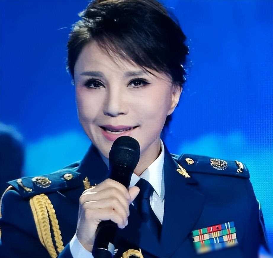 她曾红过毛阿敏,却因放鸽子被春晚拒之门外,如今54岁依然美丽