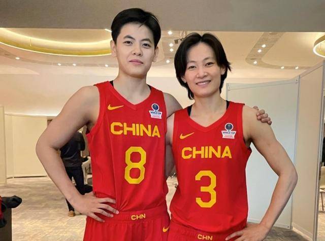 中国篮协删除女篮12人名单的原因——杨力维与杨舒予姐妹成为最大争议