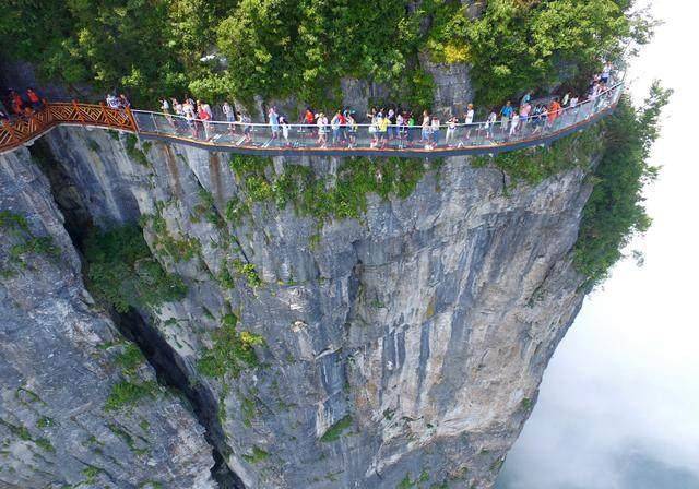 天台山玻璃栈道图片