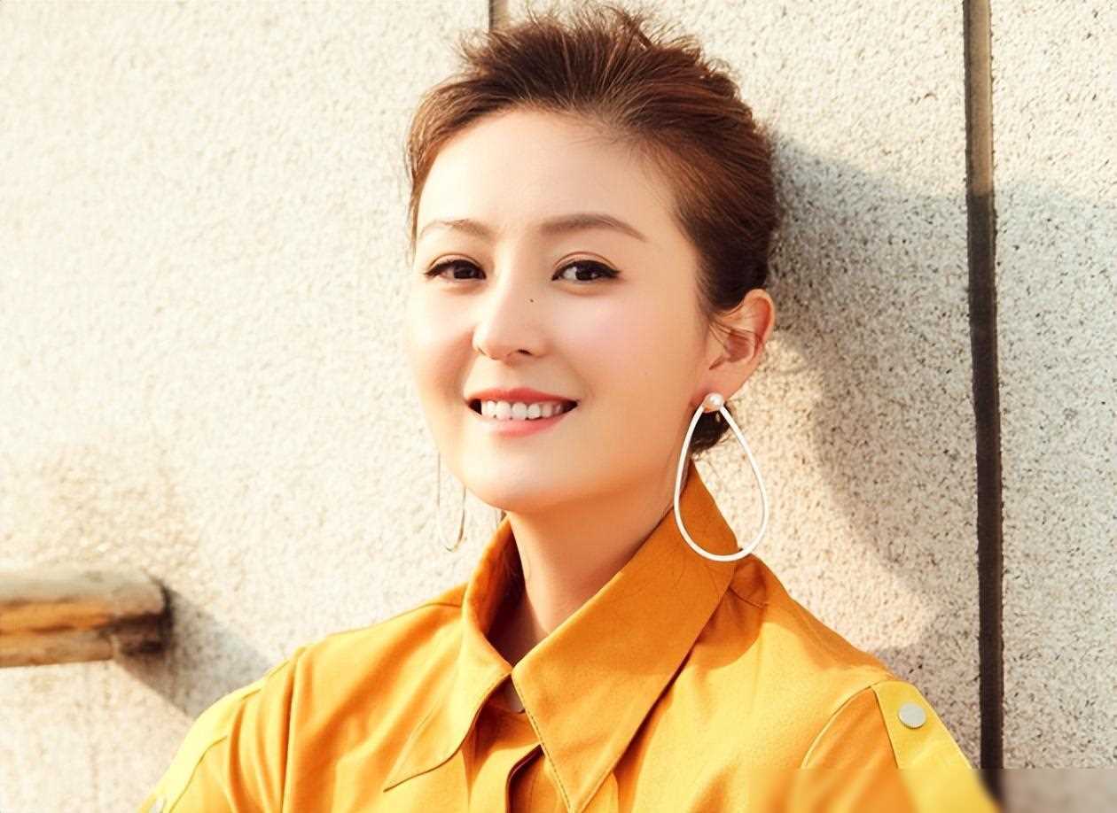 被赞"最干净女演员"的她,富商苦追10年才修成正果,如今母女_戴娇倩