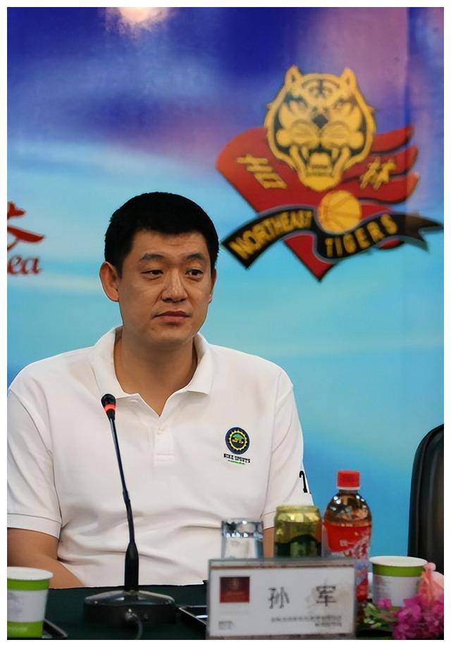 "虎王"孙军:妻貌美主持,女多职全能,娱乐圈闯荡!_中国