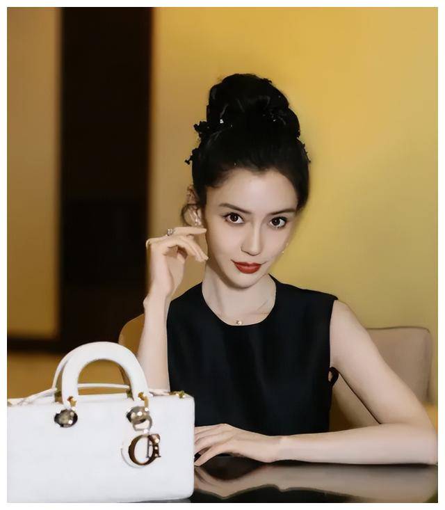 本文参考资料angelababy的复出之路充满了艰难和挑战.